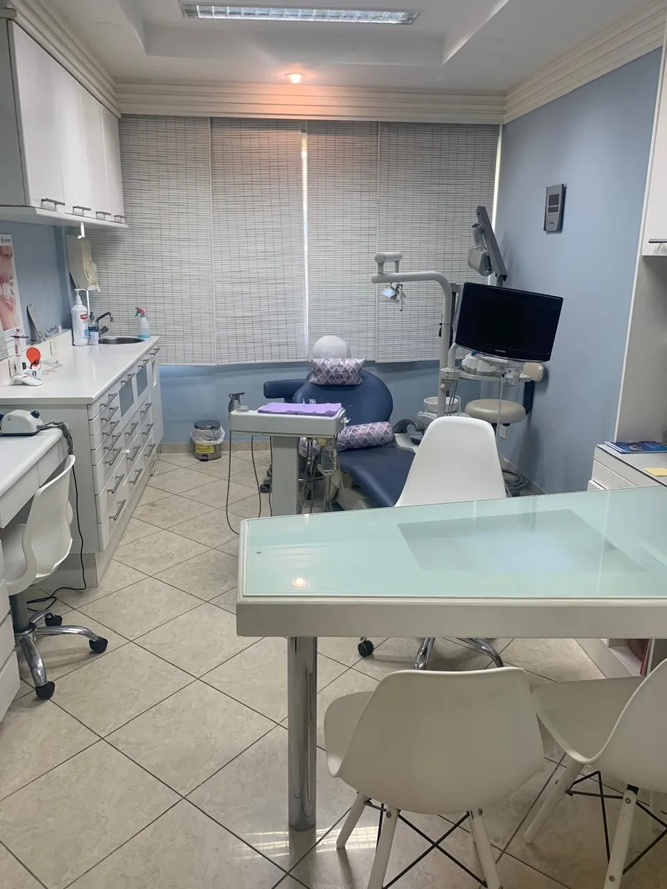 Sala de atendimento do consultório da Dra. Sulamita Manhães, em Copacabana